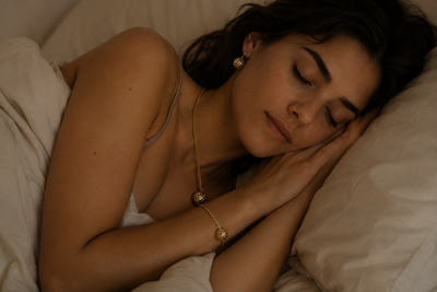 Alguém a dormir com uma joia posta